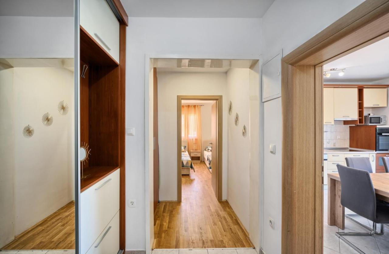 Apartment In Kastel Luksic With Terrace, Air Conditioning, W-Lan, Washing Machine 5107-3 Kaštela Екстериор снимка