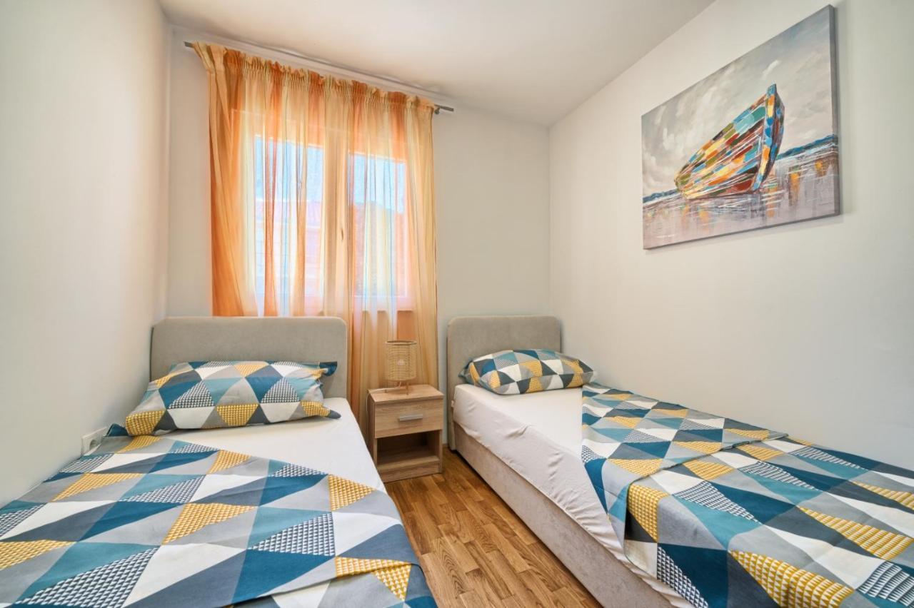 Apartment In Kastel Luksic With Terrace, Air Conditioning, W-Lan, Washing Machine 5107-3 Kaštela Екстериор снимка